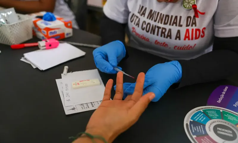 Brasil entra em estratégia regional para ampliar prevenção do HIV com lenacapavir