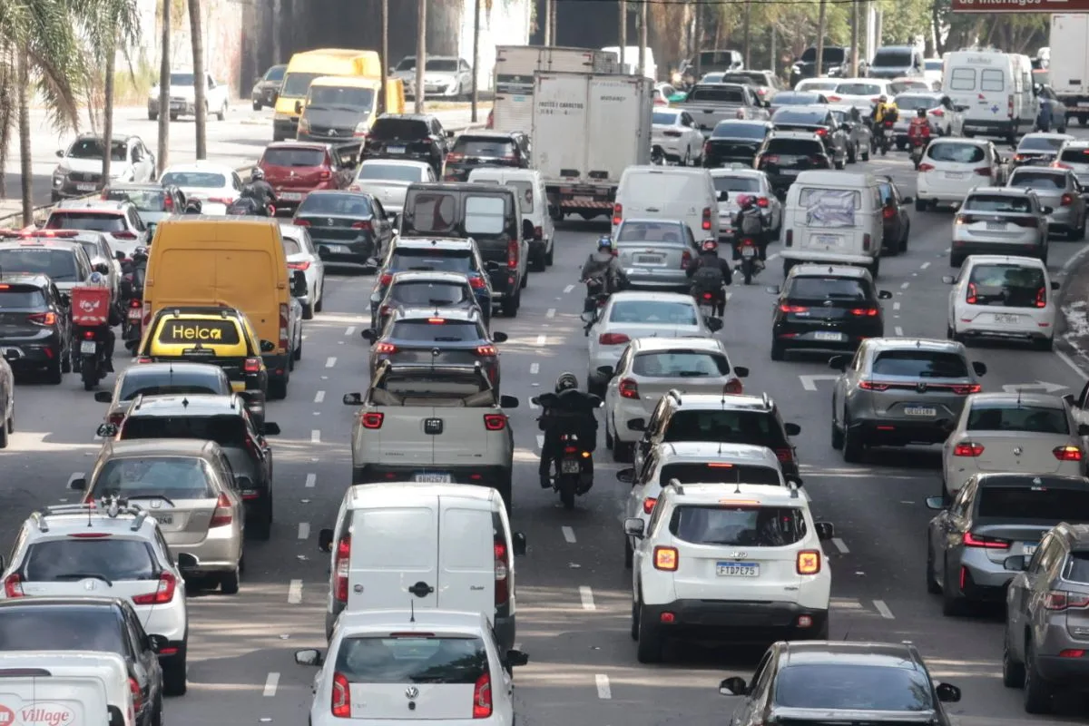 Cortesia no trânsito é associada a menos estresse em interações entre motoristas
