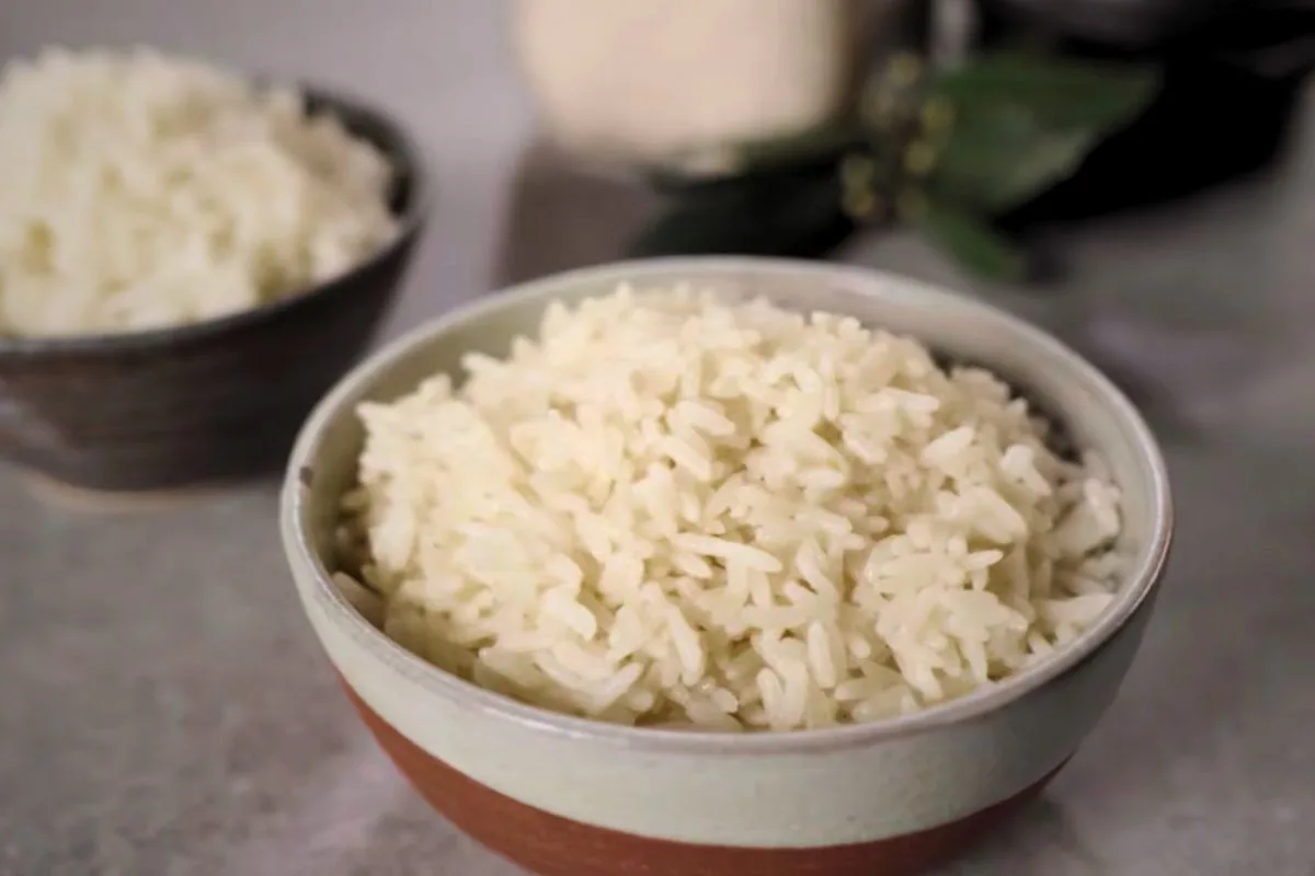 Vinagre pode ajudar a deixar o arroz mais soltinho; veja como usar