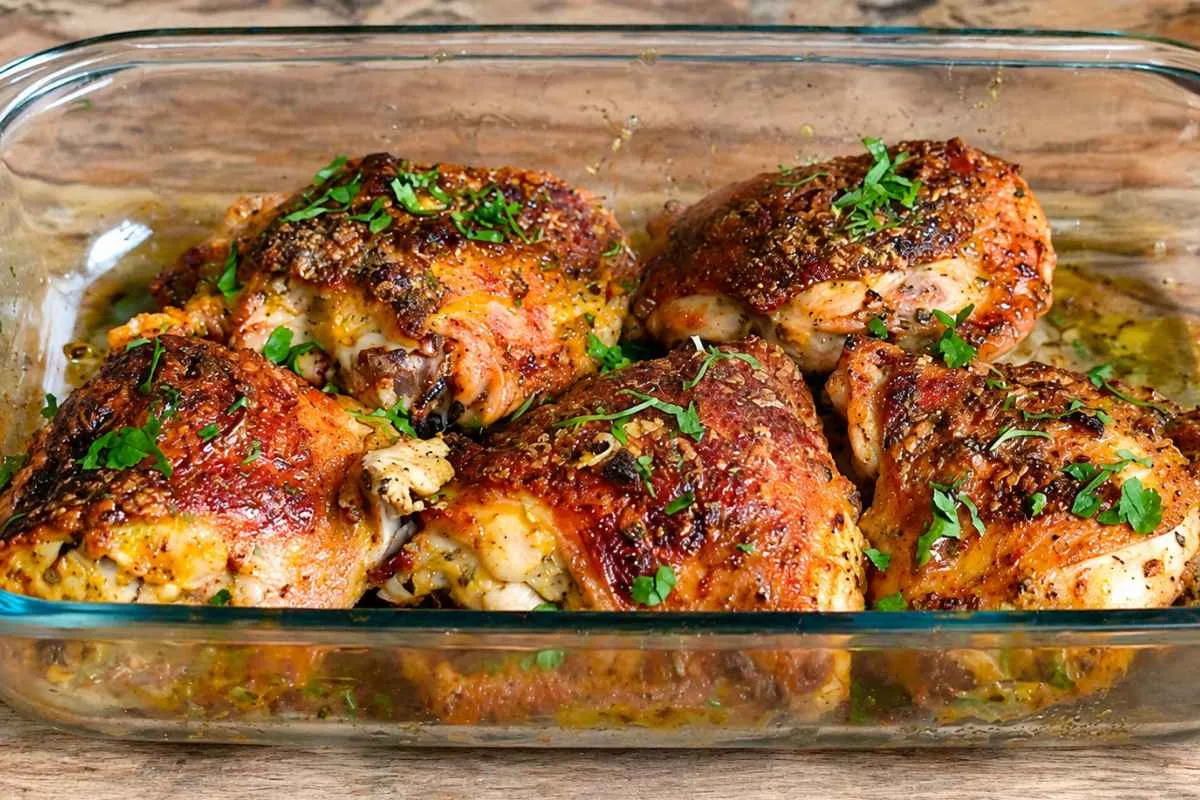 Chefs de Barcelona cozinham frango no leite antes de dourá-lo no forno