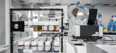 Alexandre Padilha visita expansão de fábrica de medicamentos em Manaus