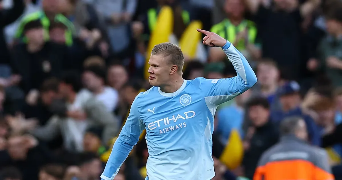 City transforma expulsão e goleia Liverpool por 3 a 0 no Anfield