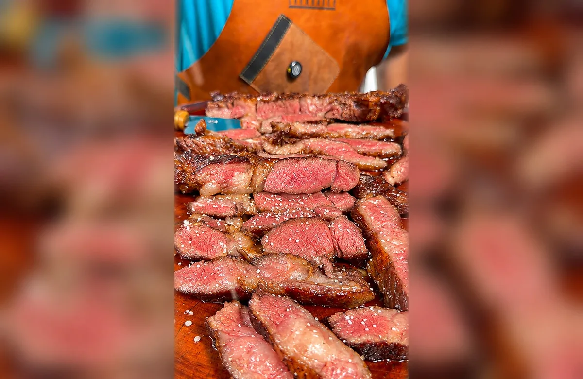 Bicarbonato pode deixar a carne grelhada mais macia e dourada