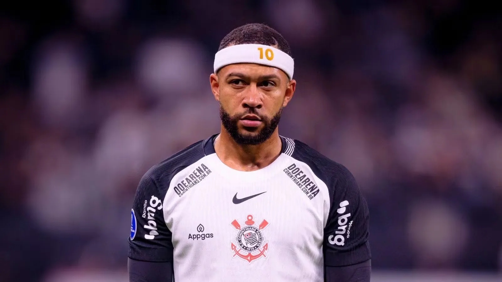 Memphis se desculpa e mira resposta pelo Corinthians contra o Fluminense
