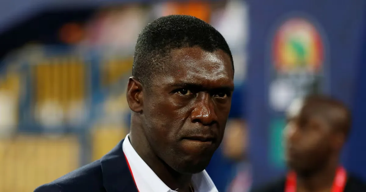 Seedorf chega ao Corinthians com contrato condicionado à permanência na Série A