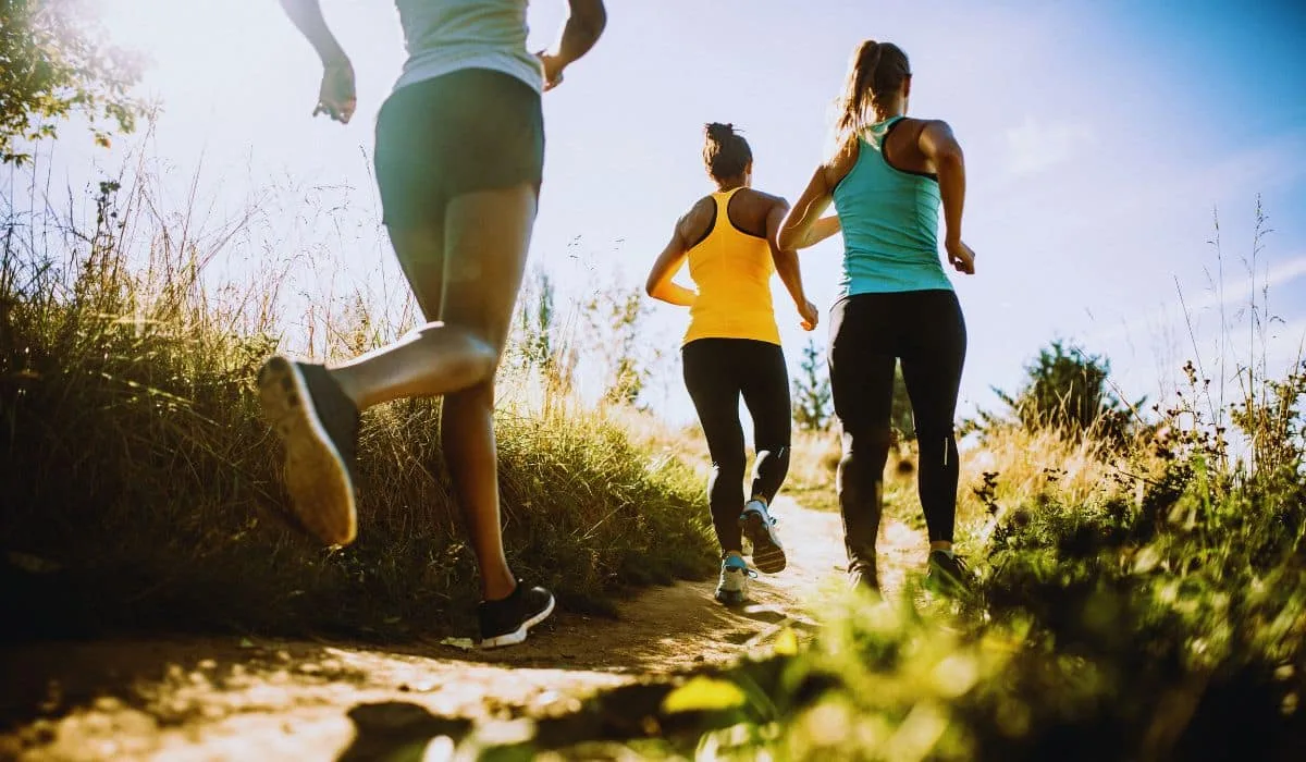 Cinco destinos brasileiros para correr entre trilhas e paisagens naturais