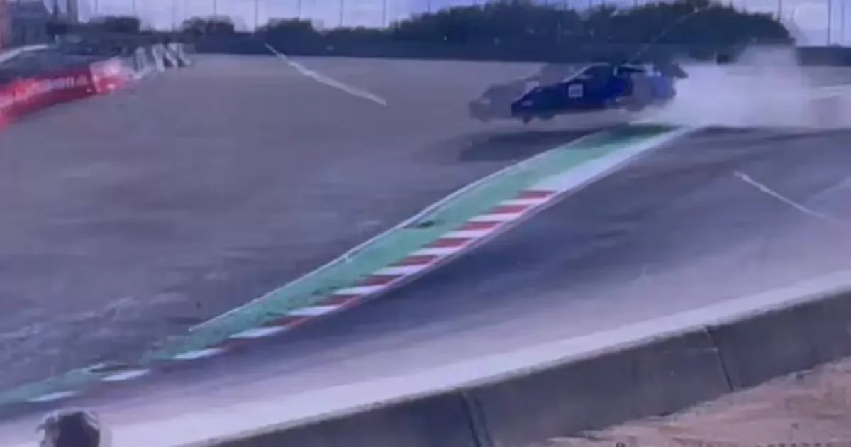 Acidente com Porsche adia treino do GP de Monterey após danos na pista