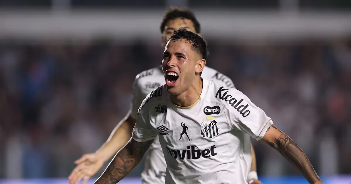 Santos vence Atlético-MG por 2 a 0 e leva vantagem para decisão