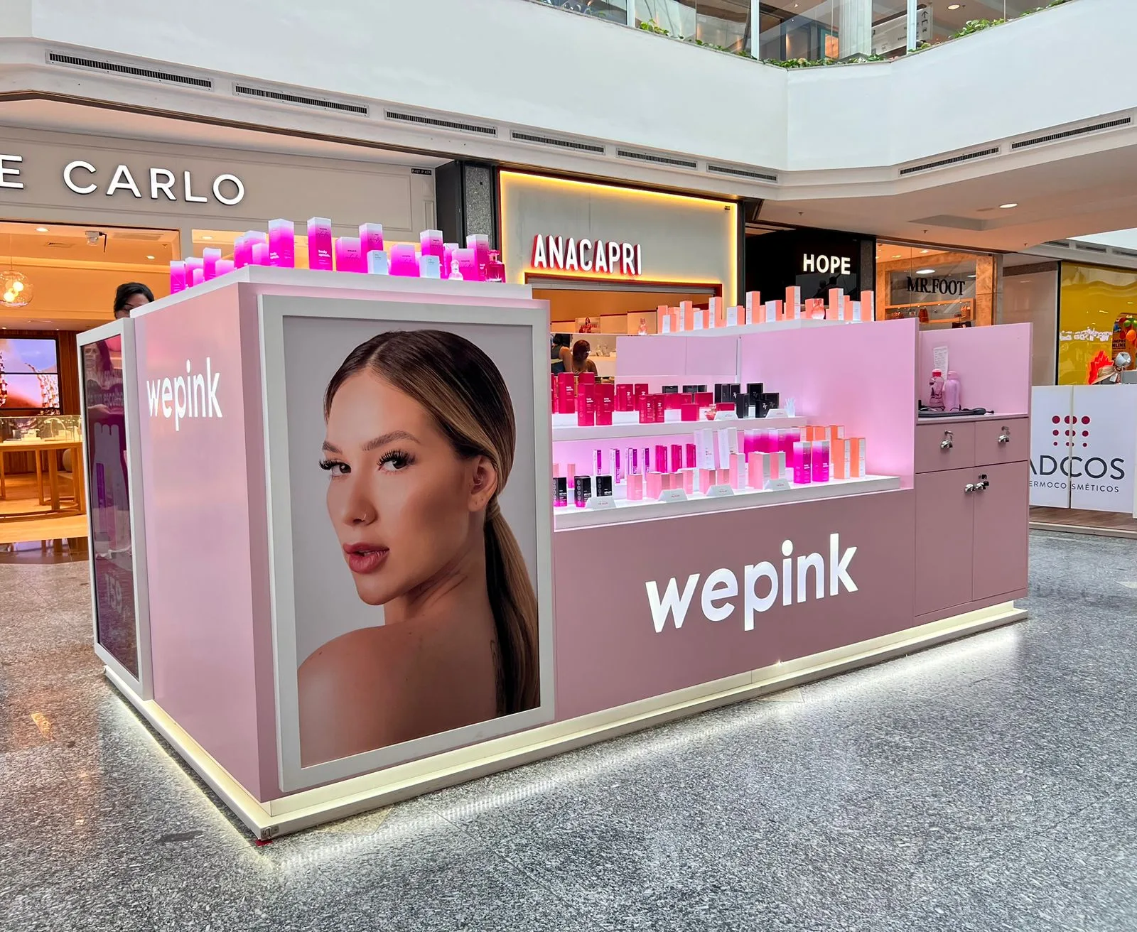 VF Golden, da Wepink, aparece entre os mais vendidos por R$ 33,90