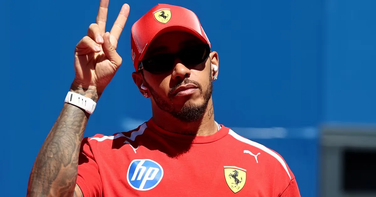 Hamilton diz que Ferrari mantém trabalho coletivo após rumores internos