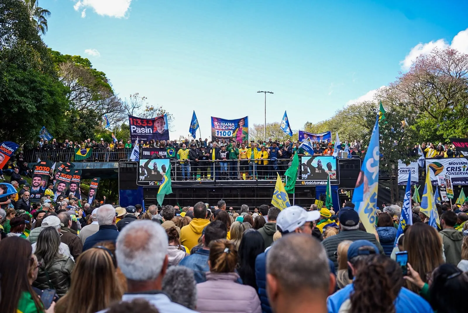 Com quase nenhuma menção ao RS, Zucco e direita gaúcha fazem ato político em Porto Alegre
