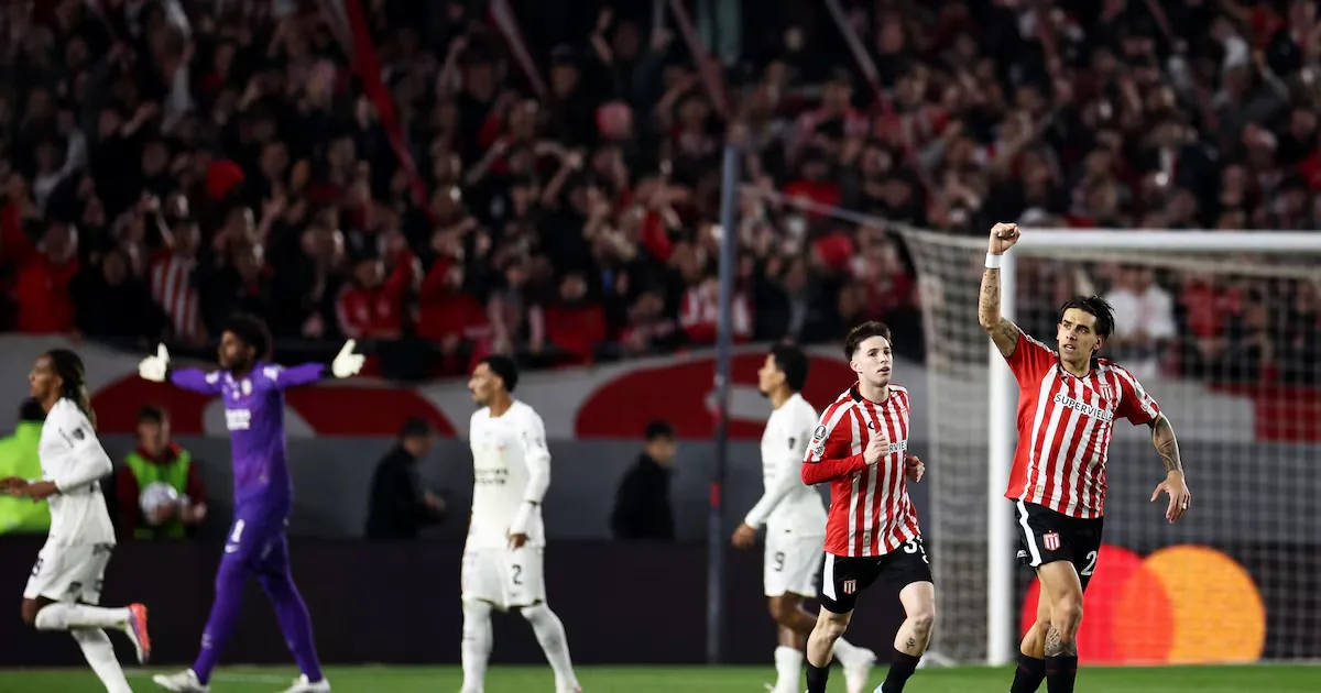Verón tenta manter semifinal do Estudiantes contra o Flamengo no estádio UNO