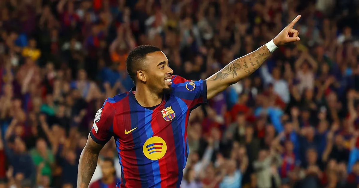 Gabriel Jesus iguala Rivaldo e ganha força no Barcelona com dois gols