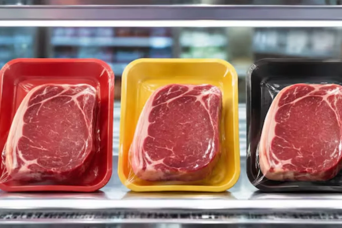 Cor da bandeja pode indicar linha premium, mas não define qualidade da carne