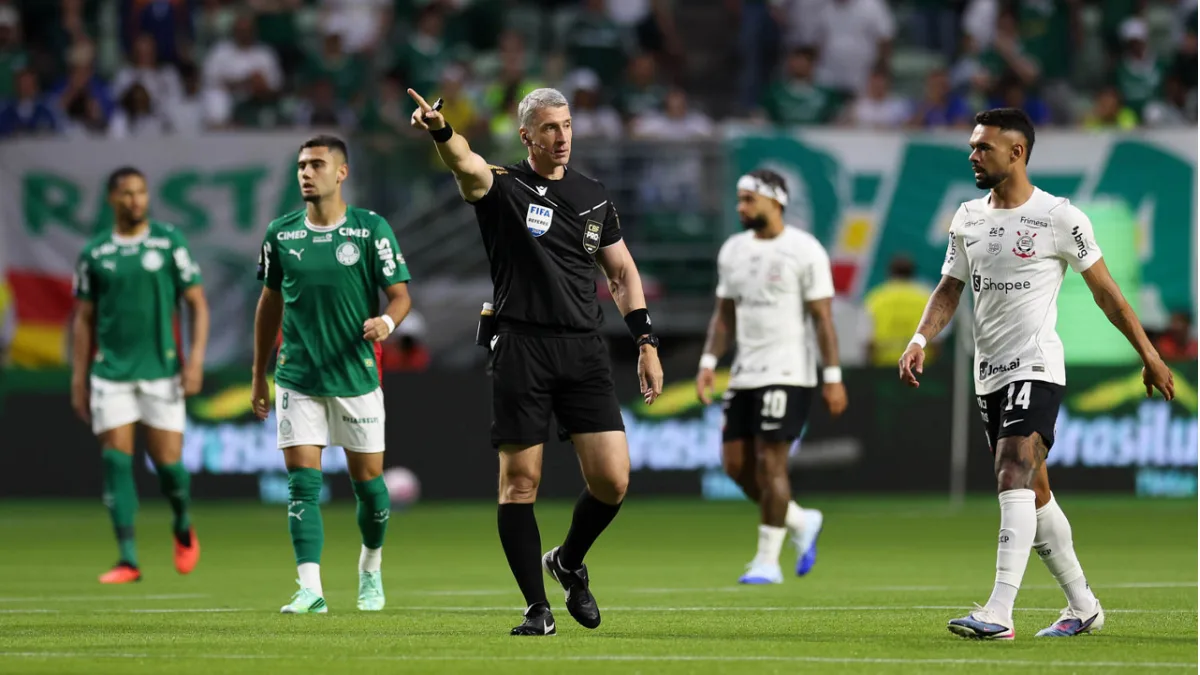 Derby amplia sequência negativa do Corinthians, enquanto Palmeiras chega a 63 pontos