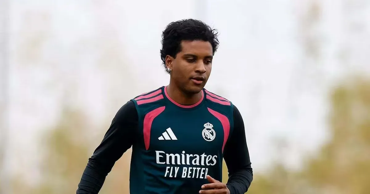 Rodrygo inicia trabalho com bola e mantém previsão de retorno entre dezembro e janeiro