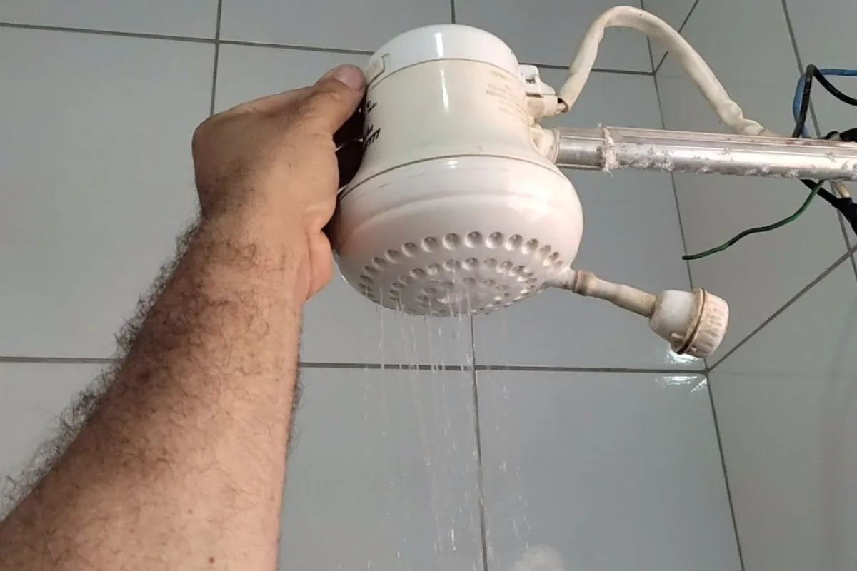 Banho de 10 minutos pode custar até R$ 33,44 por mês