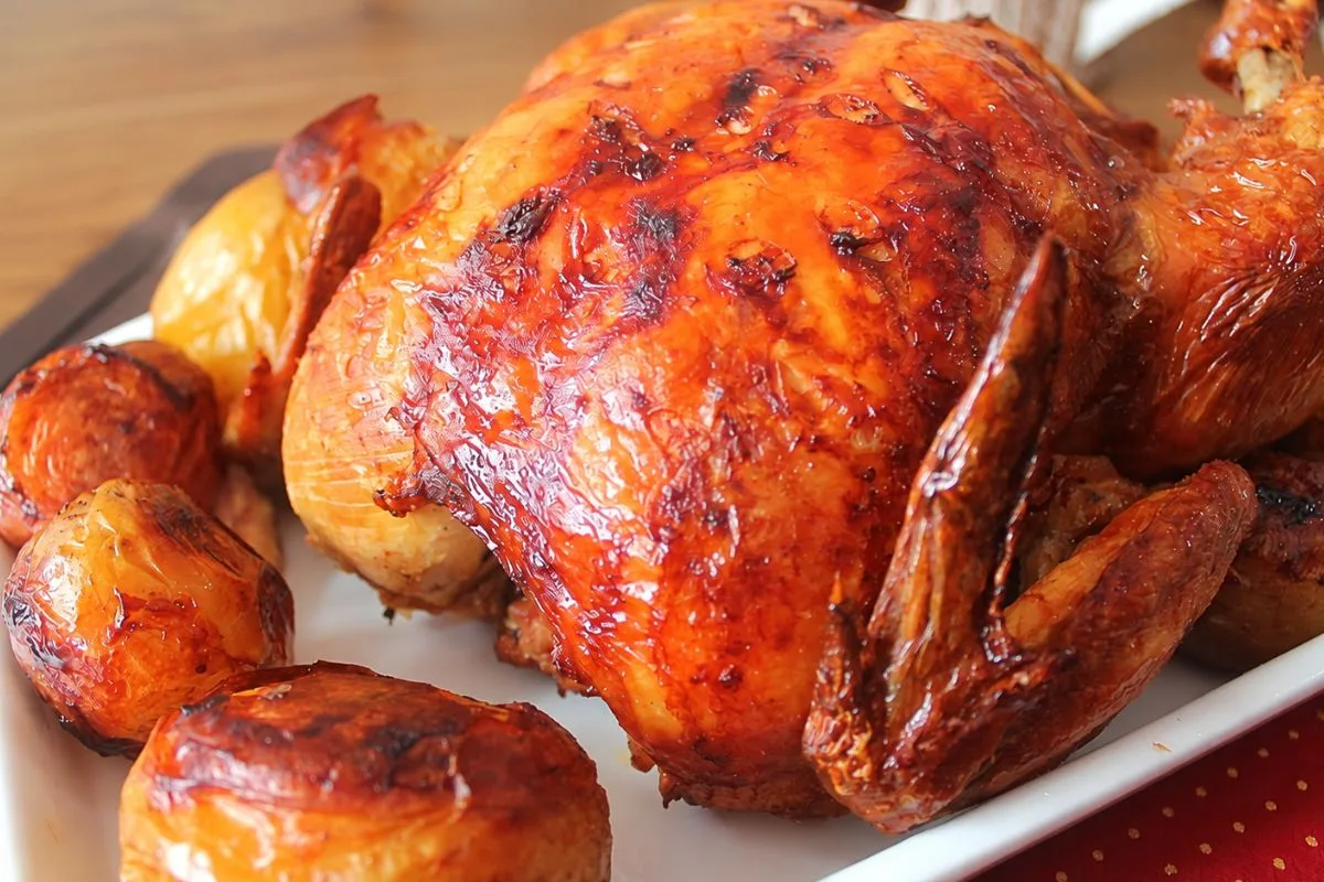 Mistura com ervas é a preferida em teste de frango assado de padaria