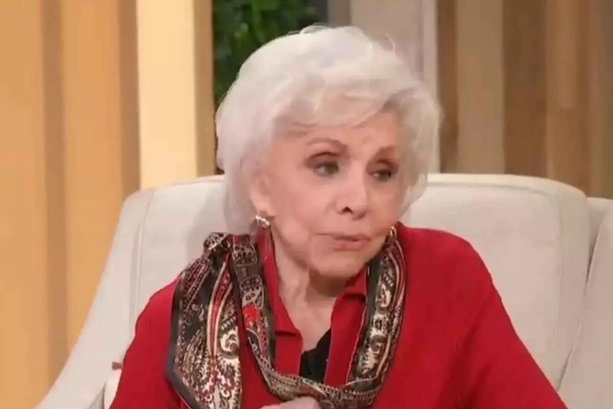 Aos 101 anos, JoCleta Wilson trabalha como caixa e dirige sozinha até a loja