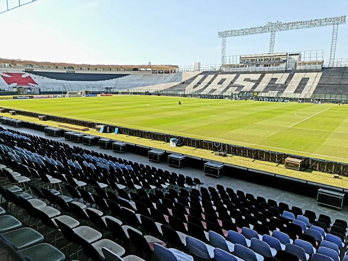 Vasco amplia capacidade de São Januário, mas estádio ainda depende de avales