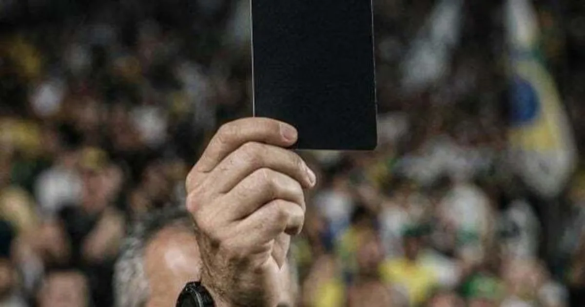 Árbitro poderá encerrar jogos de base na Romênia por abusos de torcedores