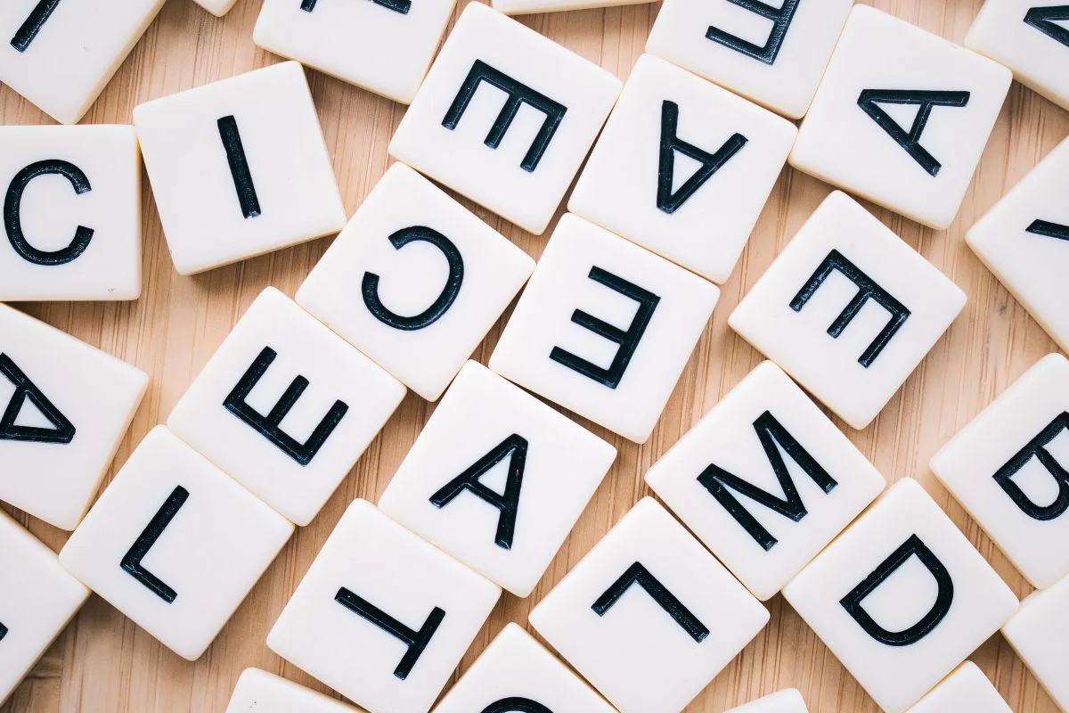 Palavras que mantêm a mesma forma no singular e no plural