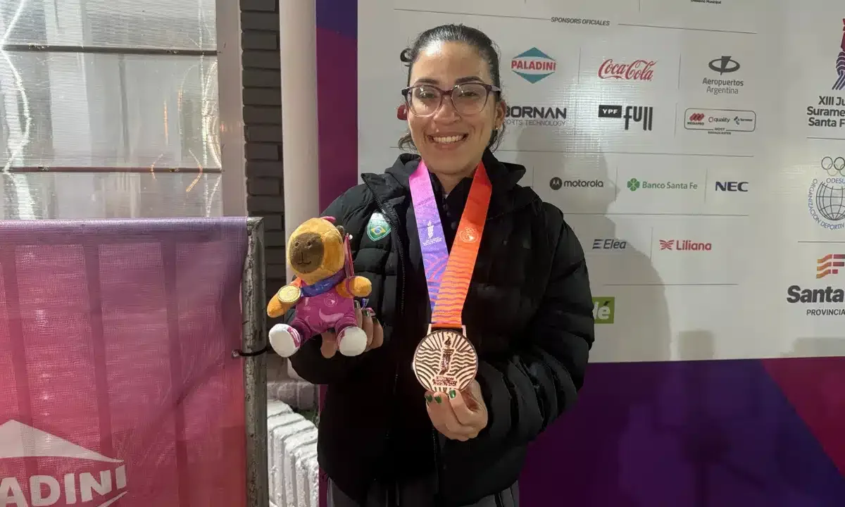 Nathasha Rosa fecha prova dos 53 kg com 189 kg e mira Mundial na China