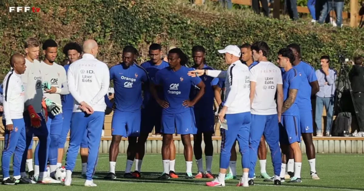 Zinedine Zidane aparece no comando de atividade da França