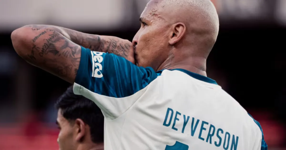 Deyverson explica gesto em pênalti contra o Palmeiras e relembra provocações