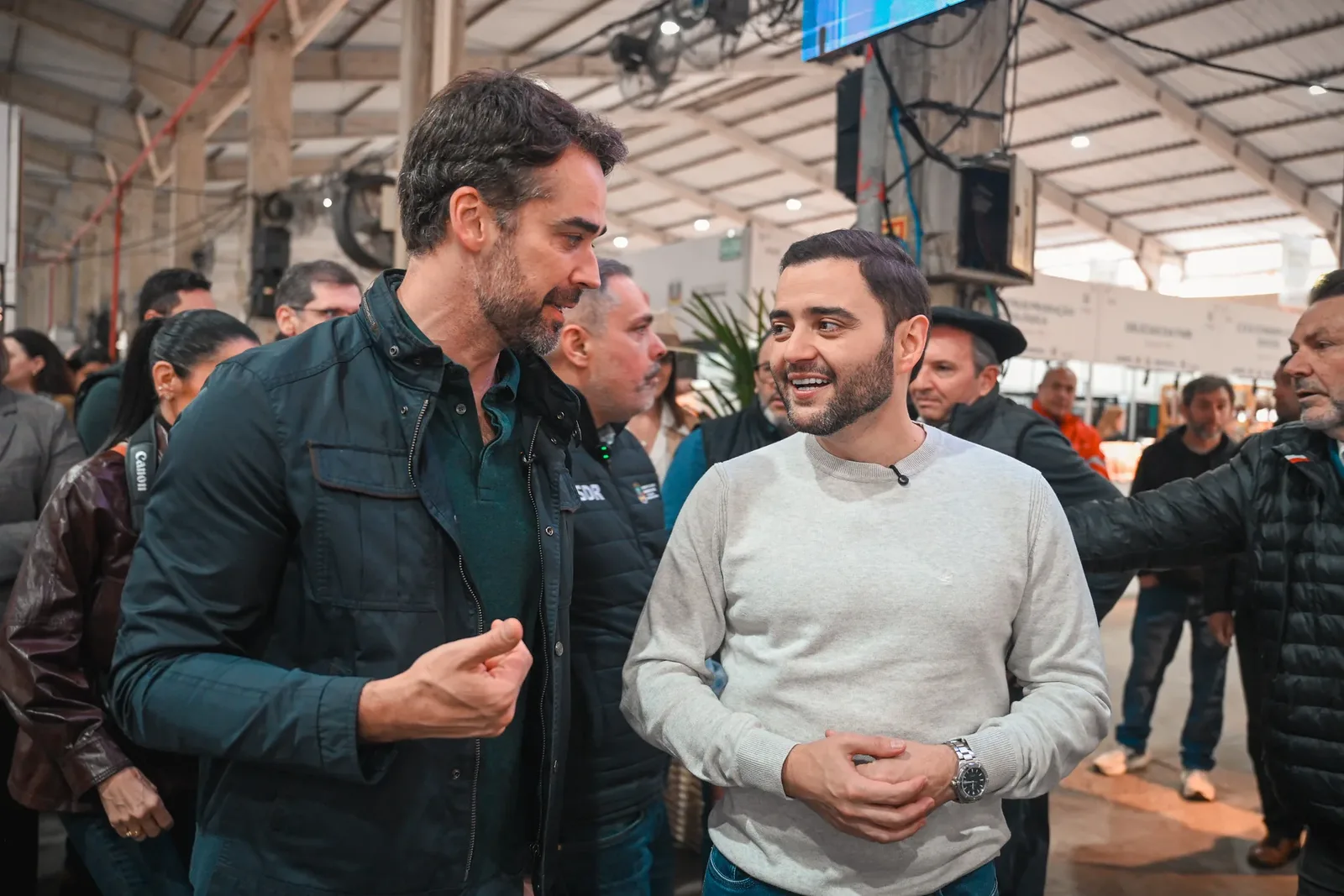 TRE-RS suspende propagandas de Gabriel Souza e Frederico Antunes por tempo excessivo de Eduardo Leite