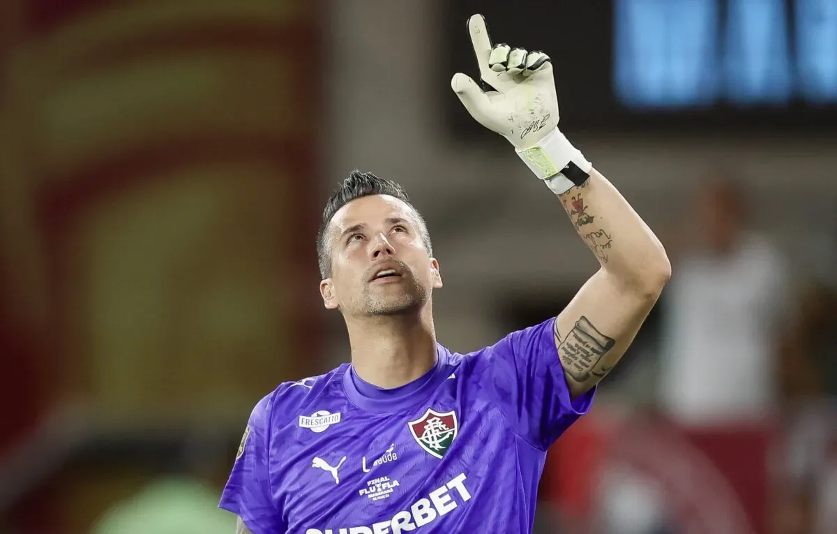Fábio chega a 309 partidas e supera Batatais no ranking do Fluminense