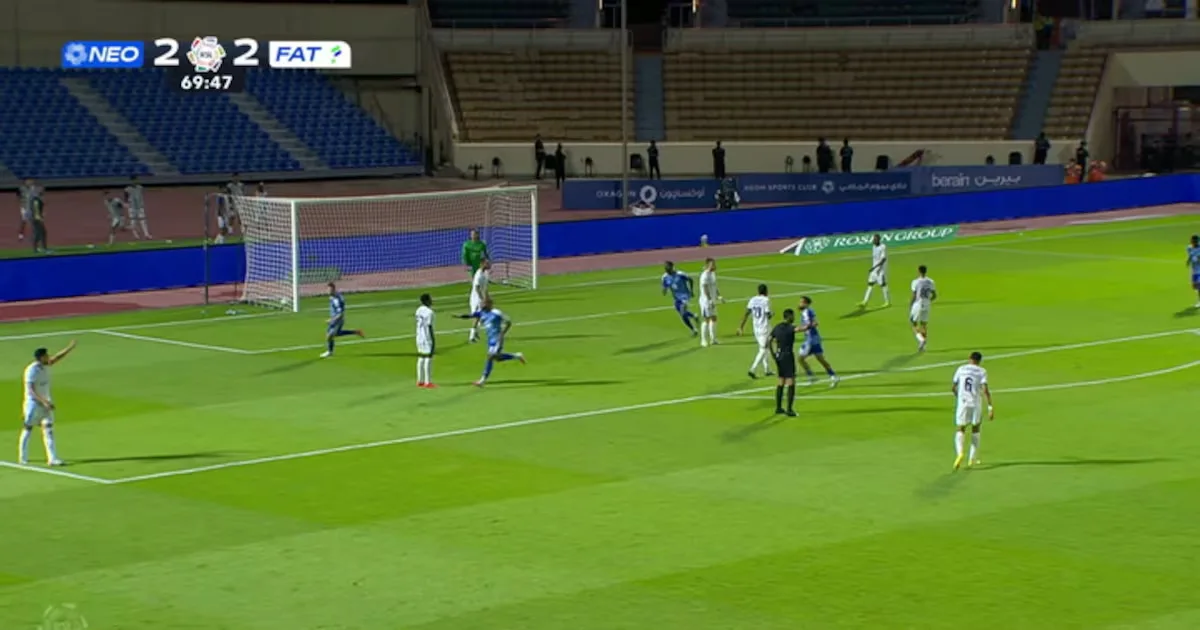 Lacazette marca, e NEOM vence Al Fateh por 3 - 2