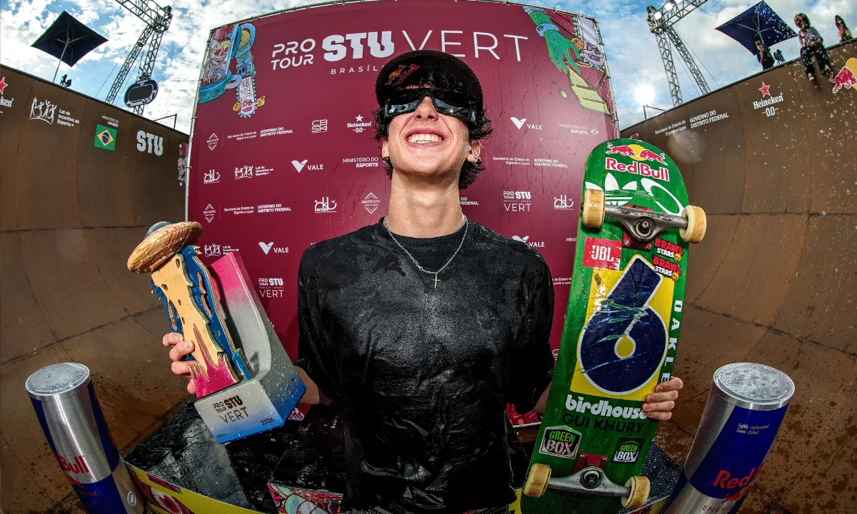 Gui Khury conquista prata e Helena Laurino leva bronze no Mundial de Skate Vert
