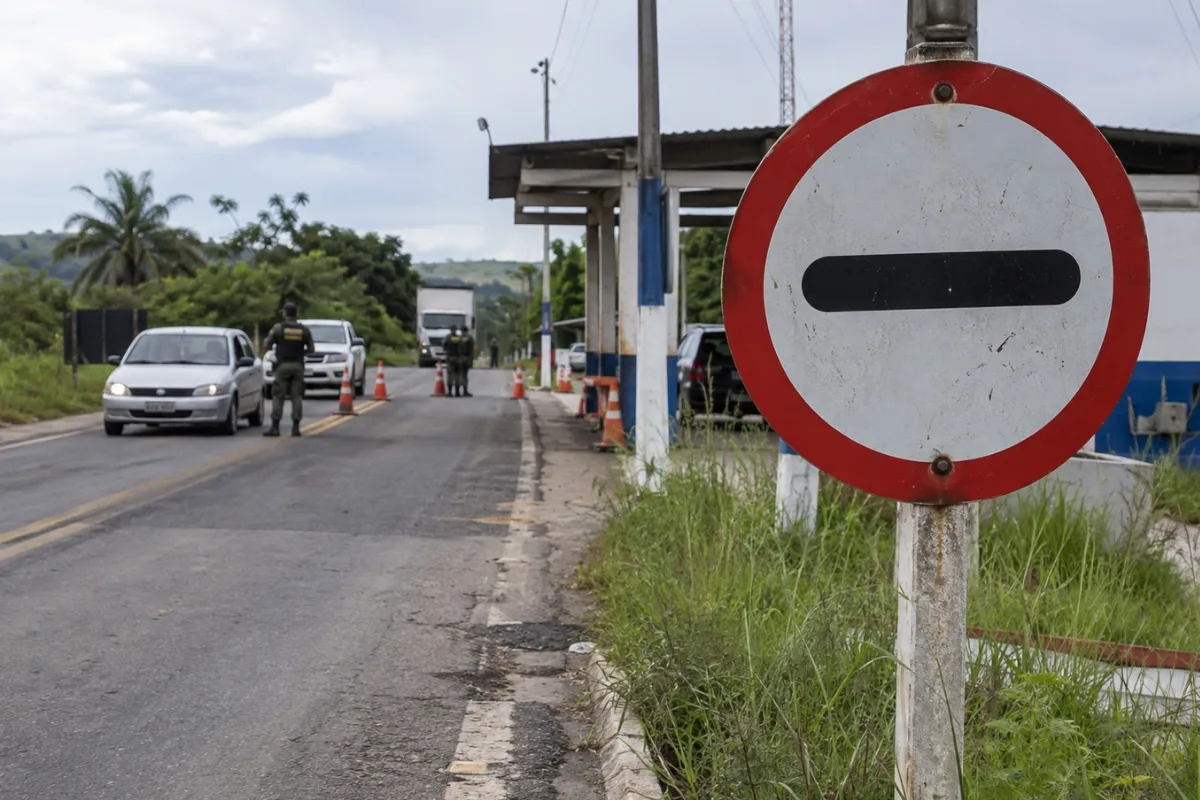 Placa argentina com faixa preta exige parada obrigatória em postos de controle