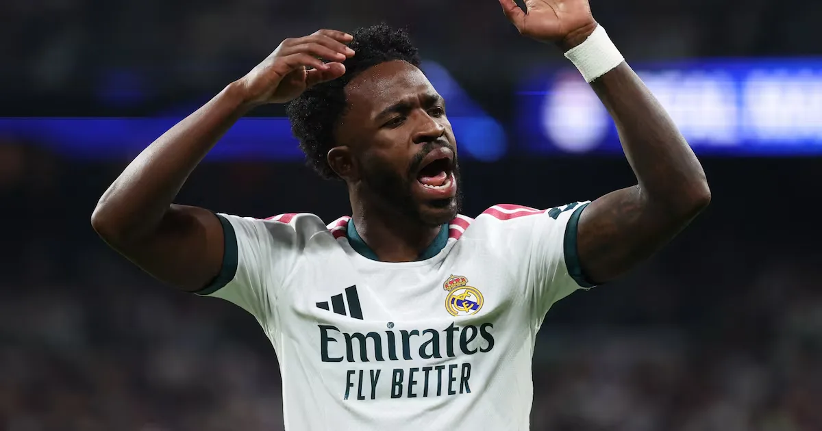 Vini Jr. perde duelo contra o Sevilla após expulsão em vitória do Real Madrid