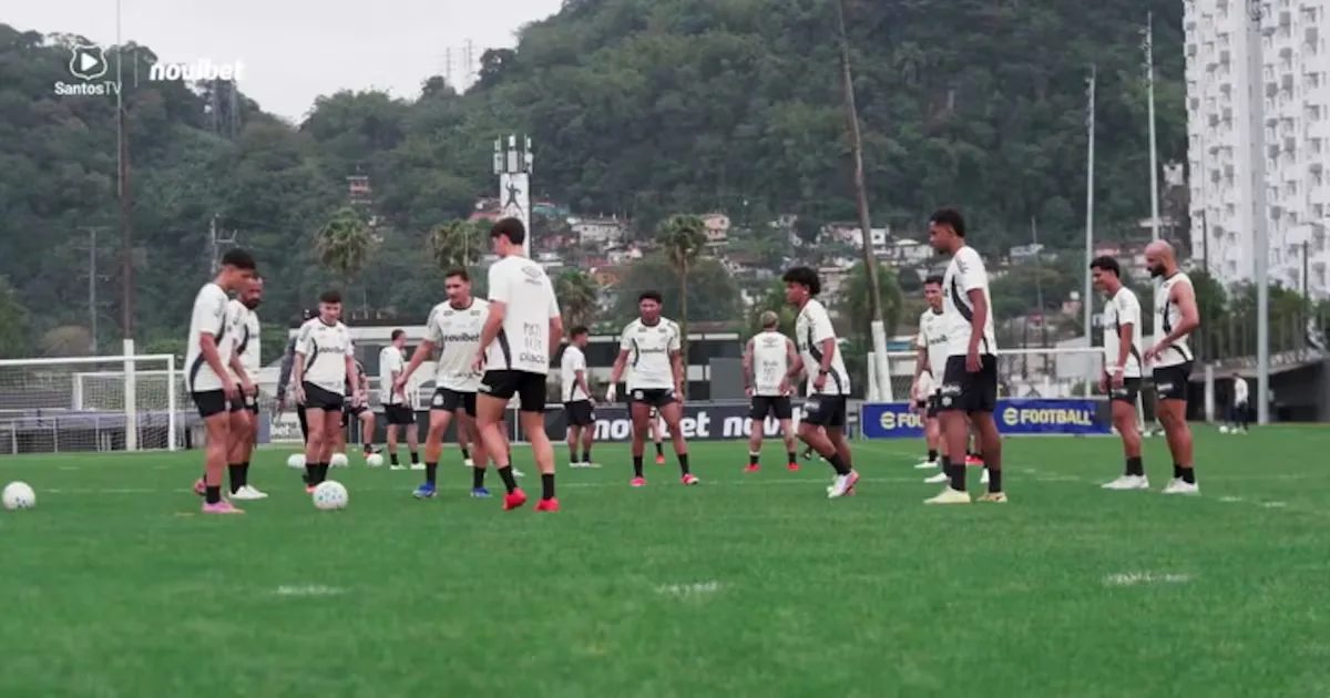 Neymar Jr participa pela primeira vez de treino em campo durante transição