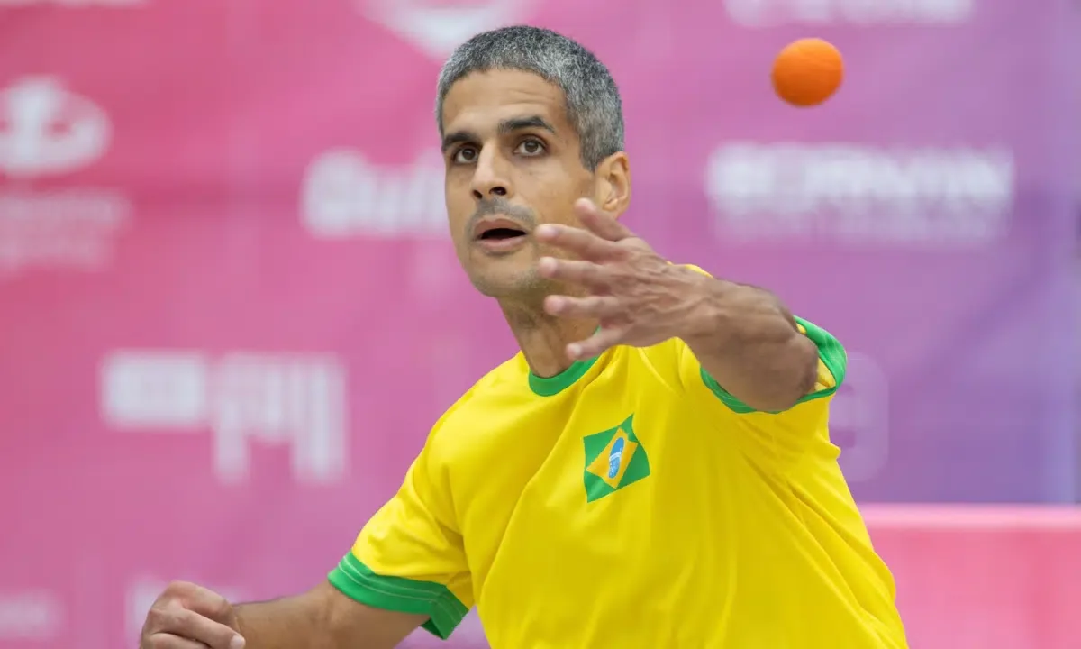Otheguy vence semifinal contra argentino e garante prata no frontball