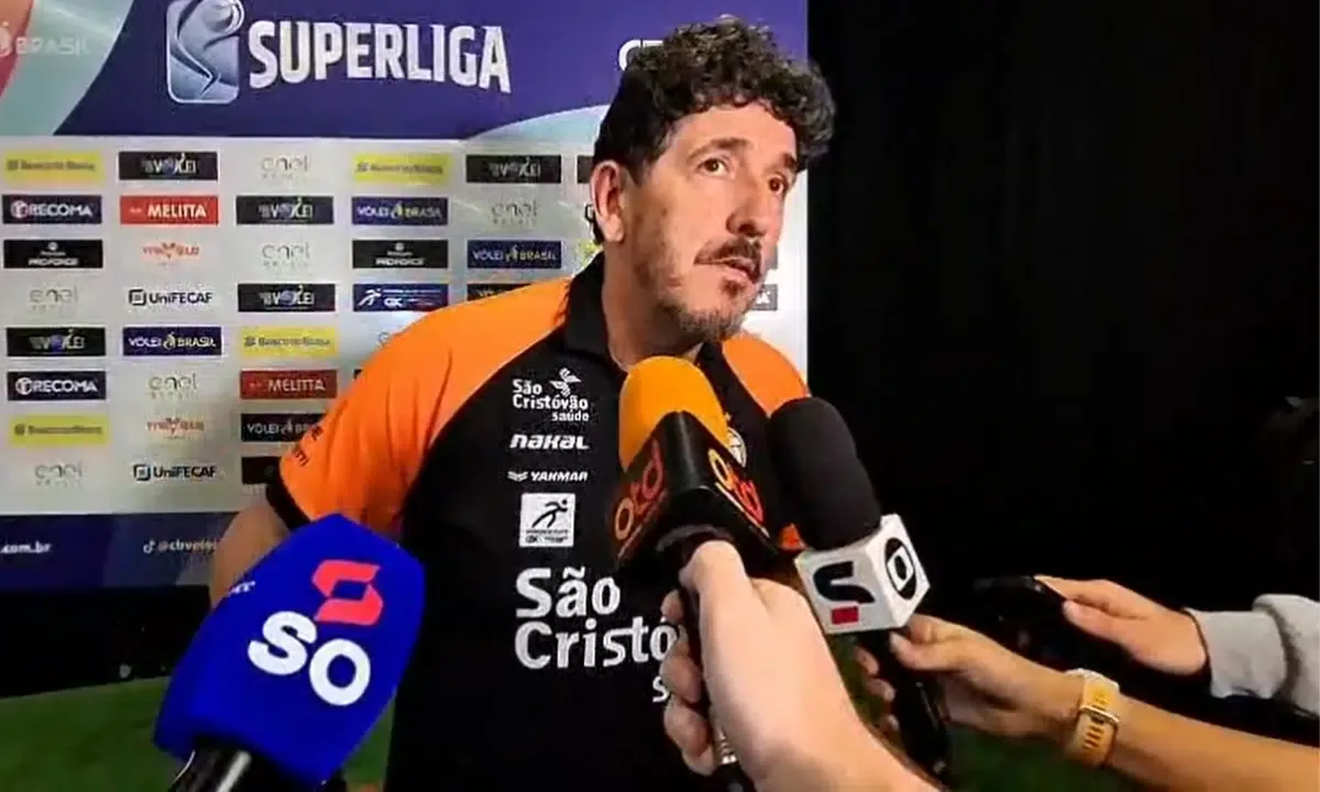 Ausência de Tifanny em foto da Superliga gera crítica de Luizomar à CBV