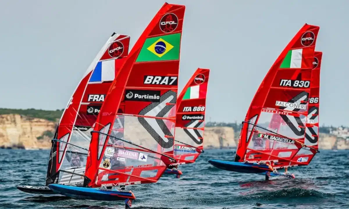 Mateus Isaac termina primeiro dia do Mundial de iQFOiL em 33º lugar