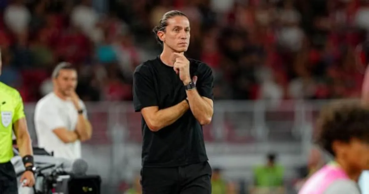 Filipe Luís pede foco rodada a rodada no Monaco líder da França
