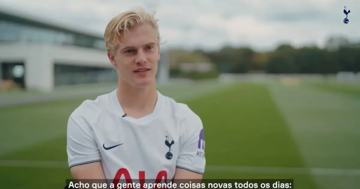 Lucas Bergvall renova com o Tottenham e mira títulos, gols e assistências
