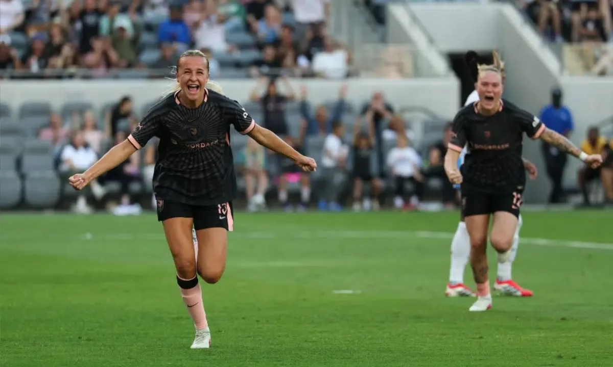 Angel City vence Racing Louisville por 2 a 0 em jogo sem Ary Borges