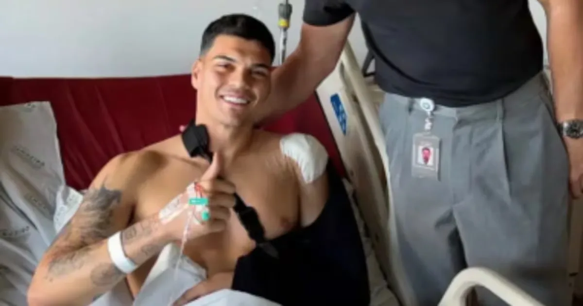 Santos informa sucesso em cirurgia de Gabriel Brazão no ombro esquerdo