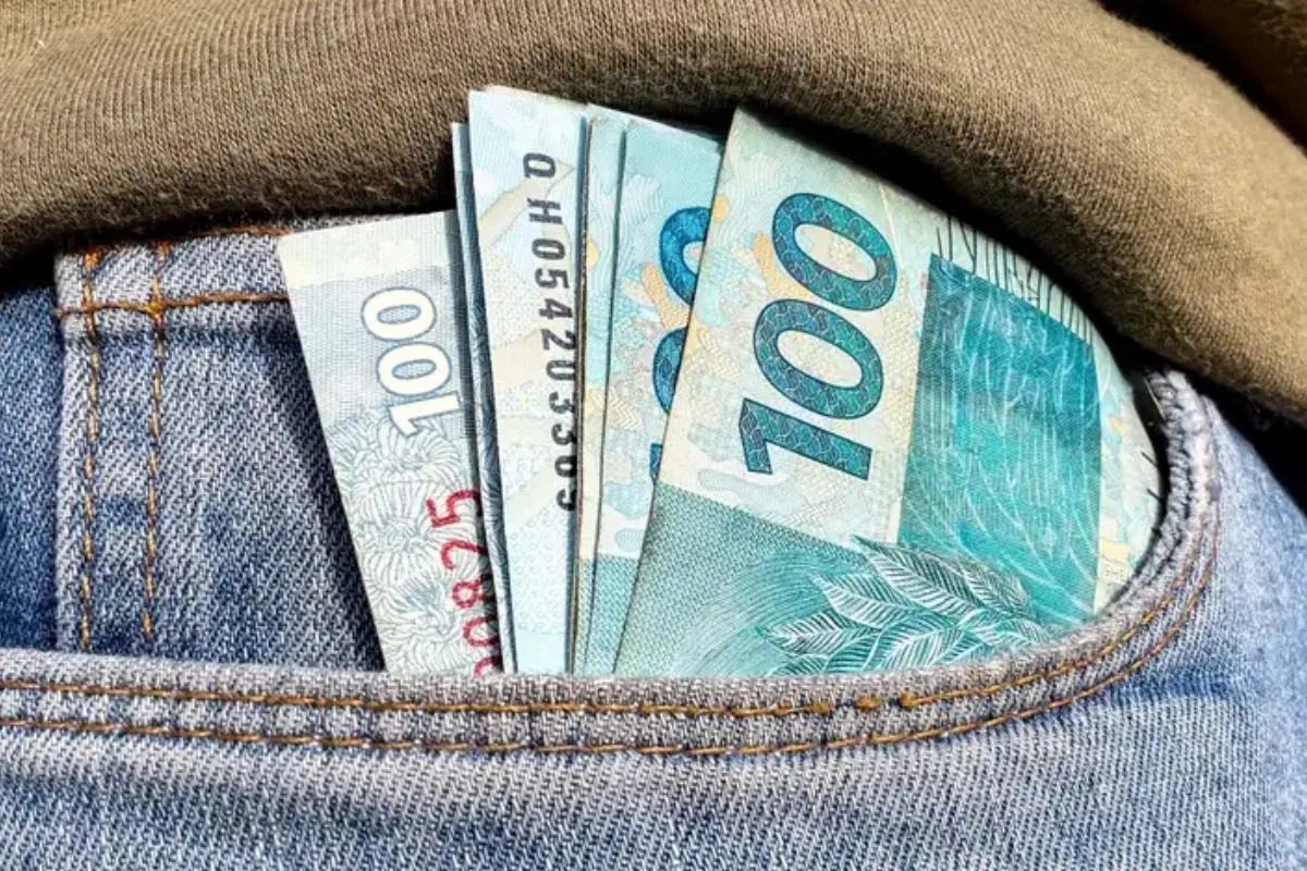 Salário mínimo pode chegar a R$ 1.741 em 2027, com impacto no INSS e no BPC