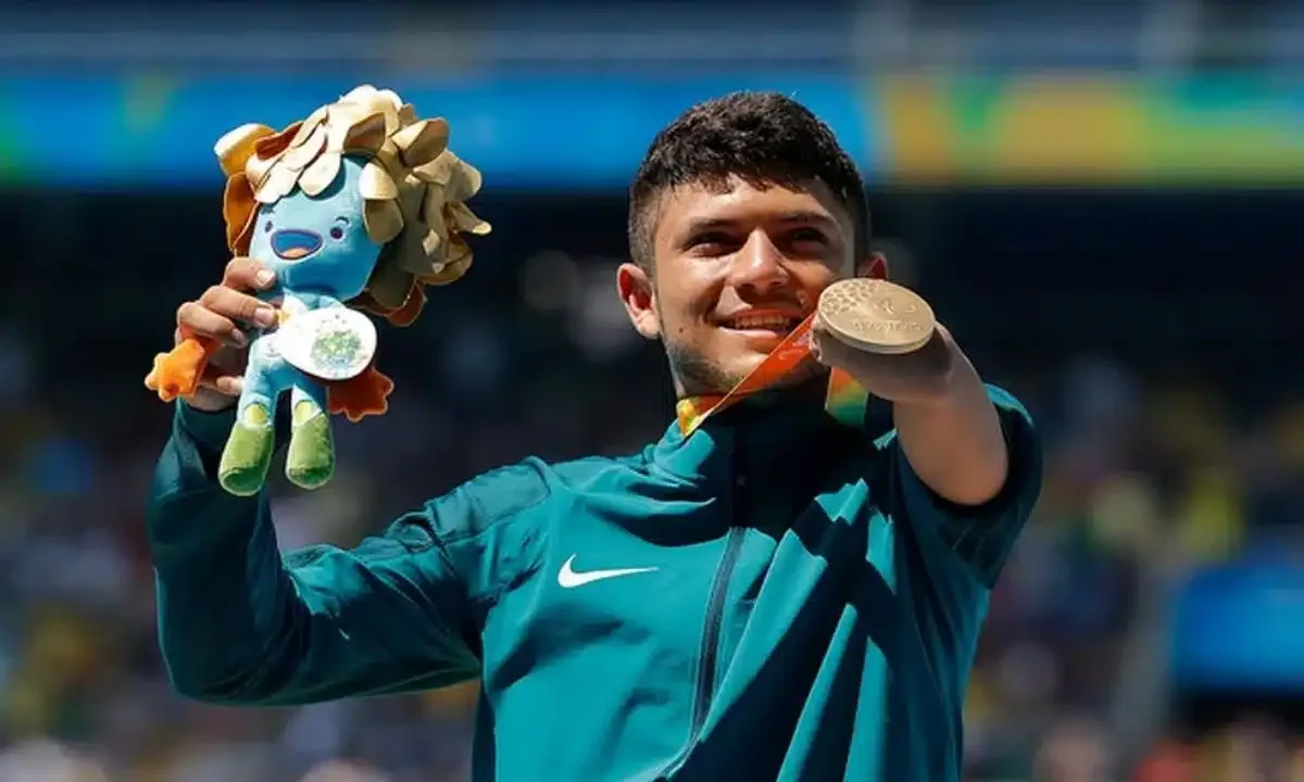 Petrúcio Ferreira estreia com três medalhas e dois recordes na Rio-2016