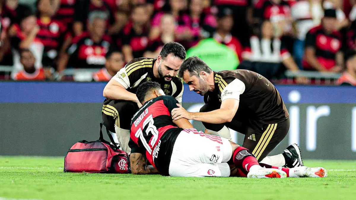Danilo tem duas fraturas na mandíbula após choque em clássico do Flamengo