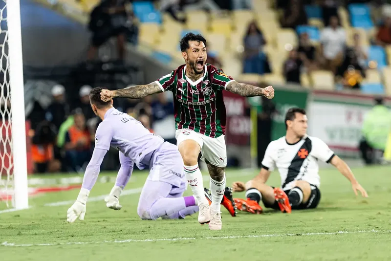 Lucho Acosta recebe voto da torcida após decidir clássico pelo Fluminense