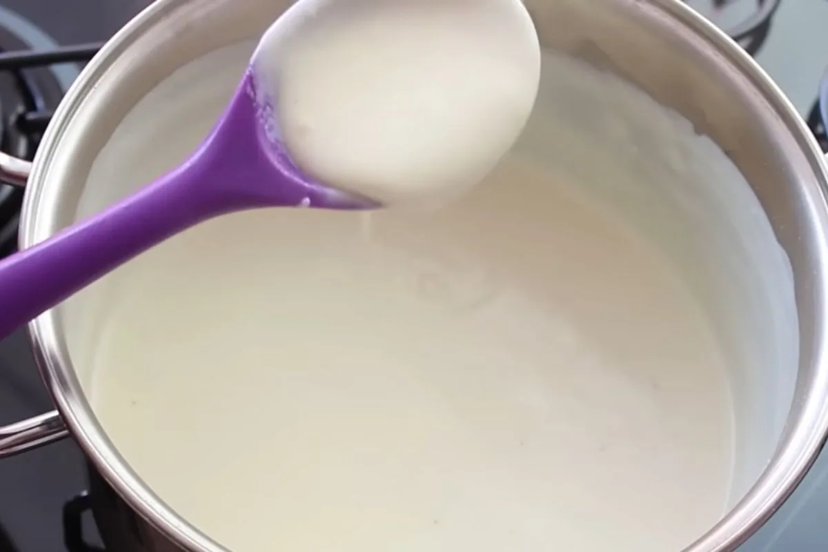 Leite, e não mais manteiga, pode corrigir molho branco espesso