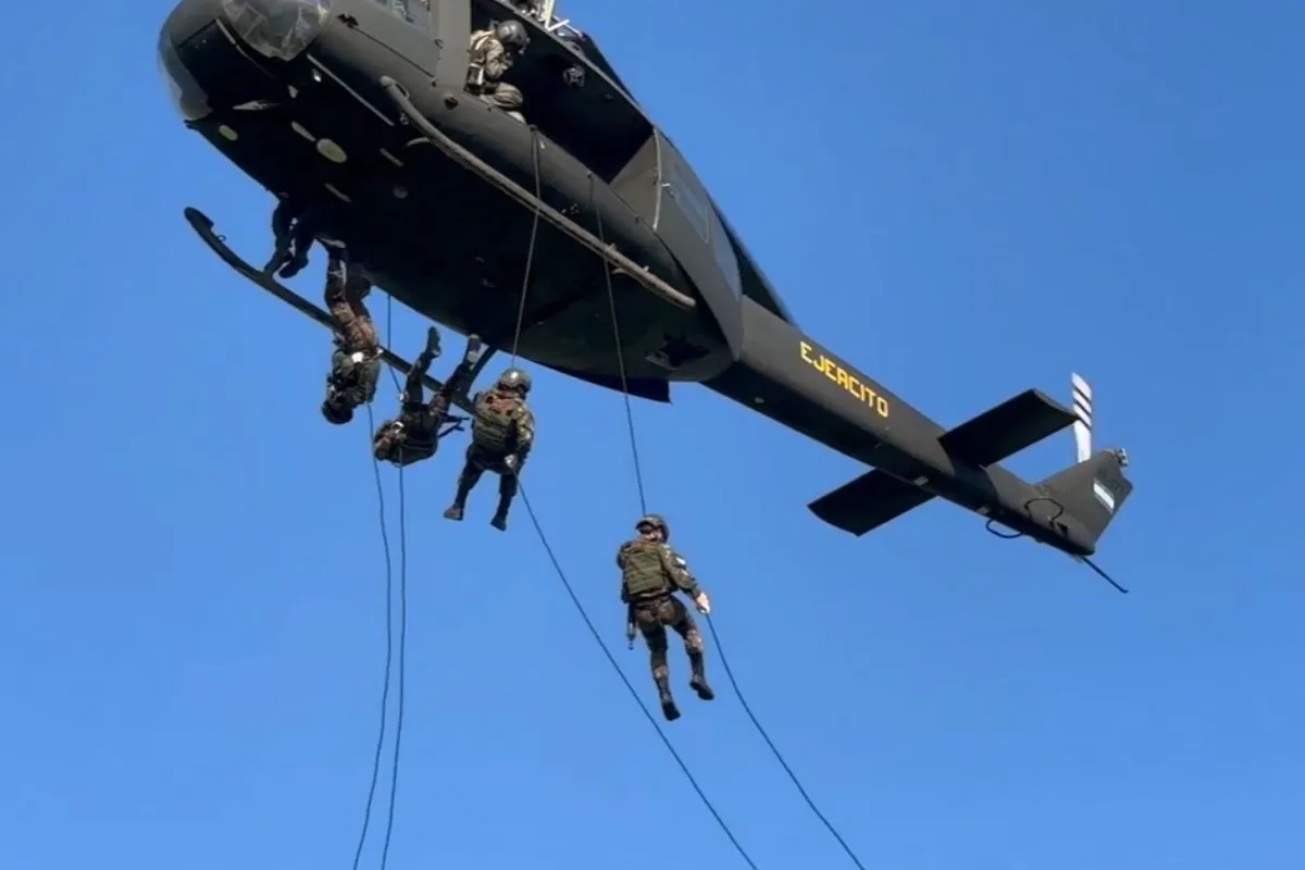 Exército argentino realiza exercício com mil militares no rio Paraná