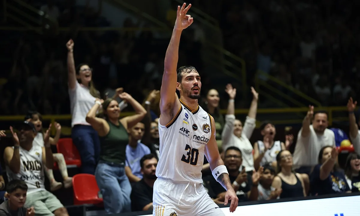 Mogi Basquete domina segundo jogo e deixa título paulista ao alcance